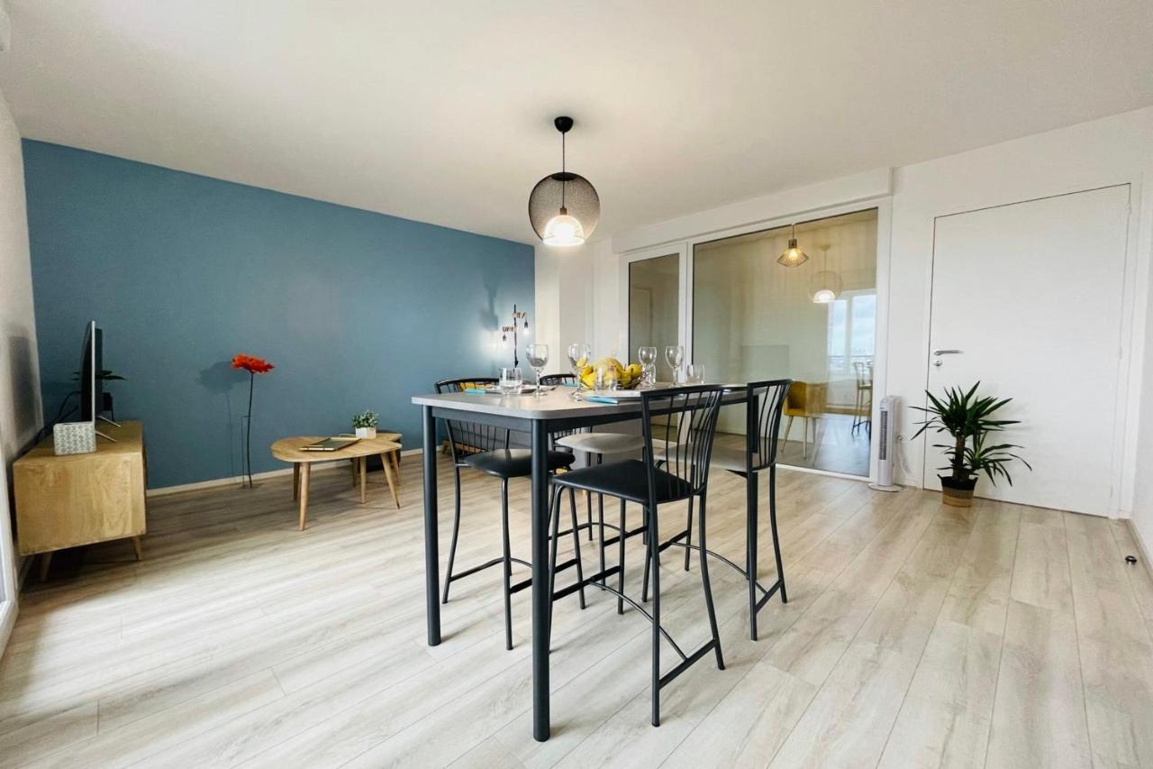 Bright Apartment In A New Building With Garage トゥール エクステリア 写真