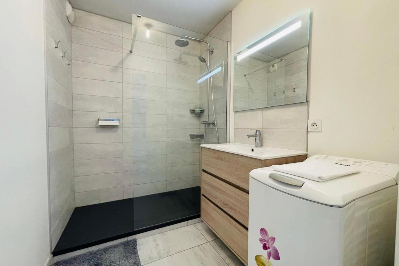 Bright Apartment In A New Building With Garage トゥール エクステリア 写真